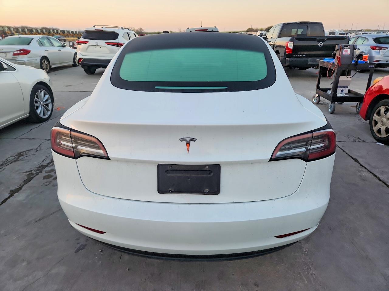 2023 Tesla Model 3 - Фото 6