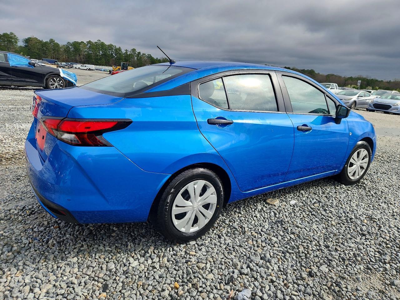 2020 Nissan Versa S - Фото 3
