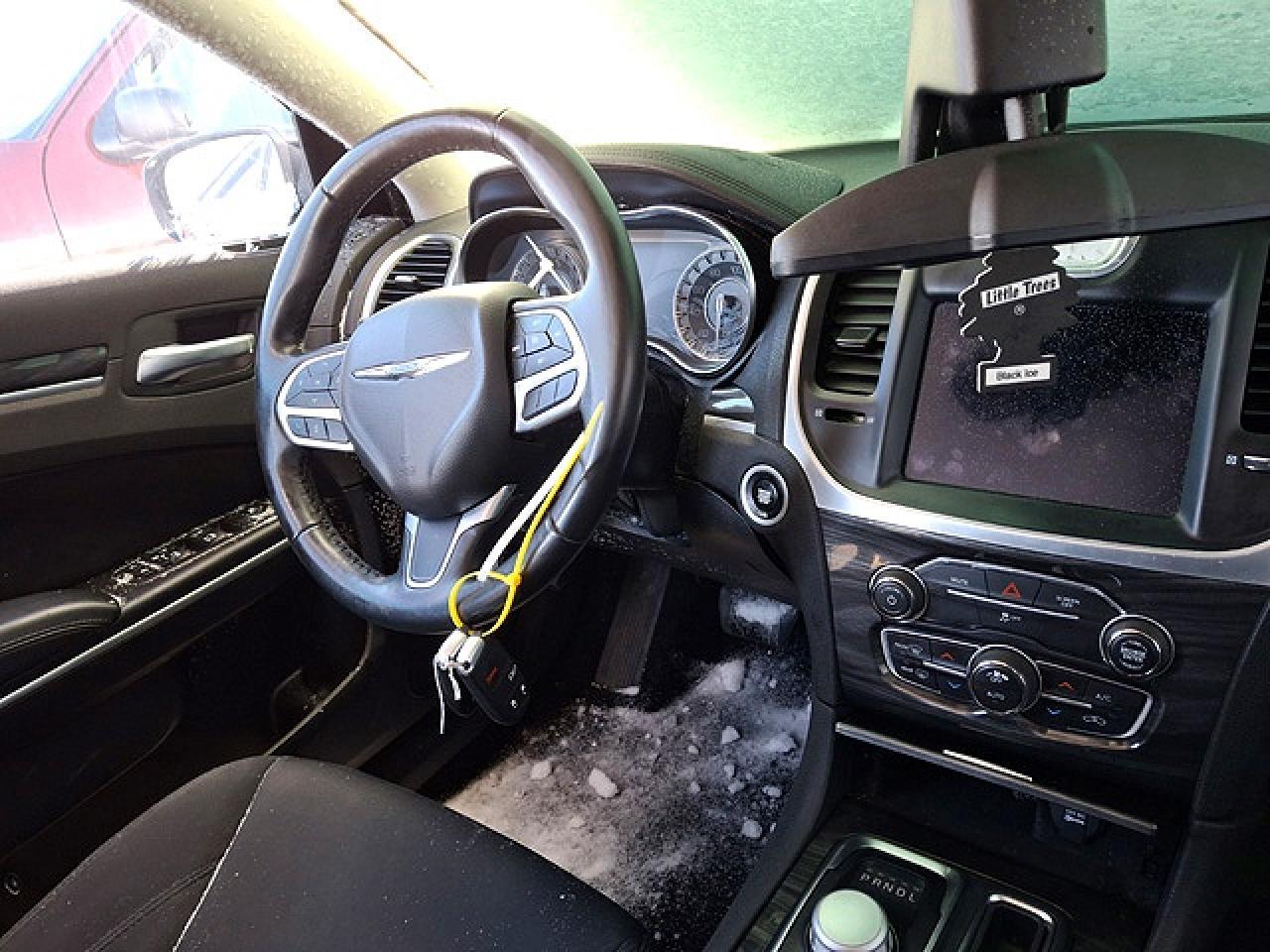 2020 Chrysler 300 Touring - Фото 7