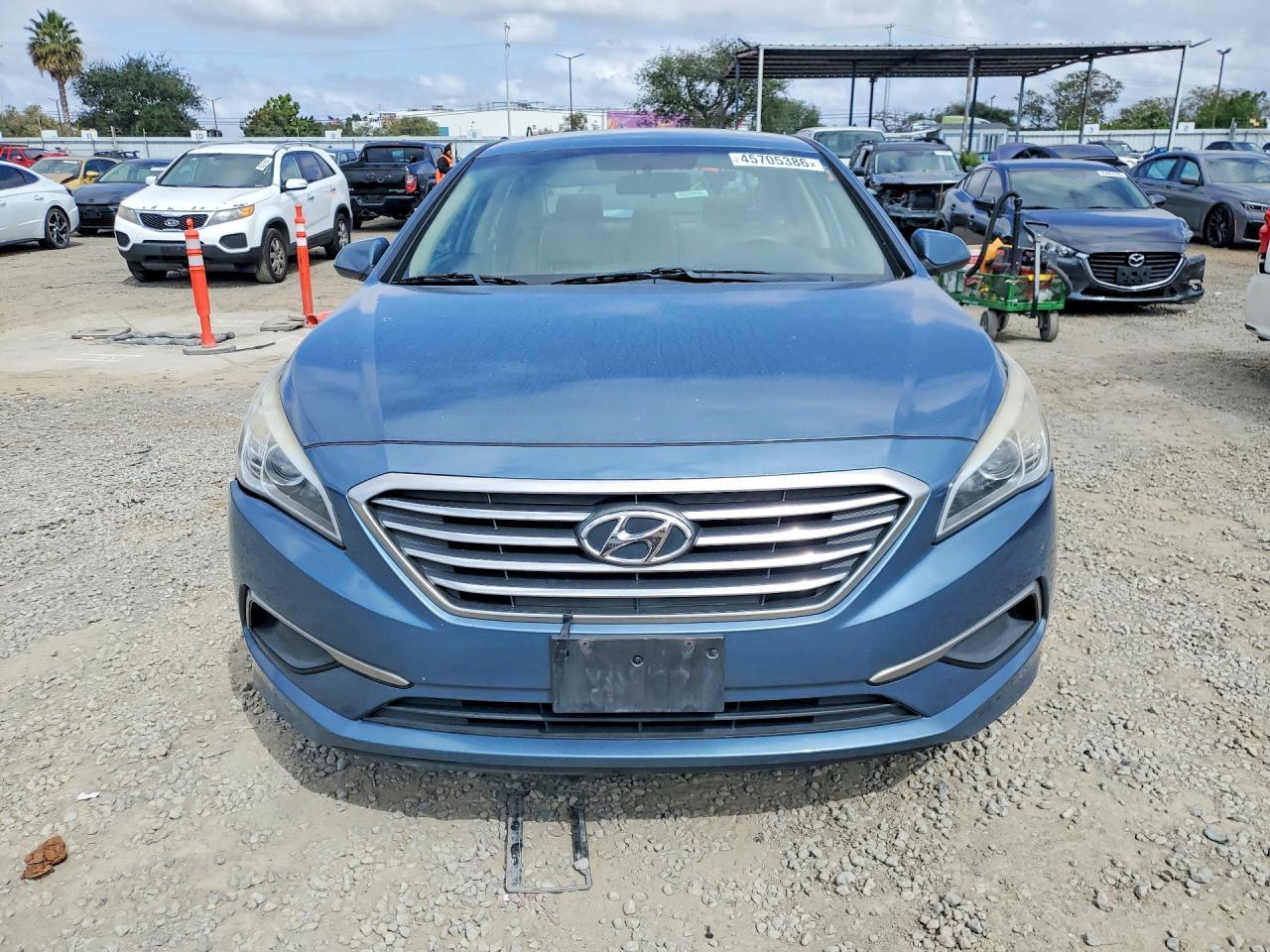 2017 Hyundai Sonata Base - Image 5
