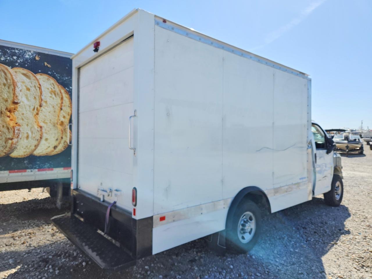 2023 Chevy Express G3500 Box Truck ** R & D * Pri Fleet ** - Фото 3