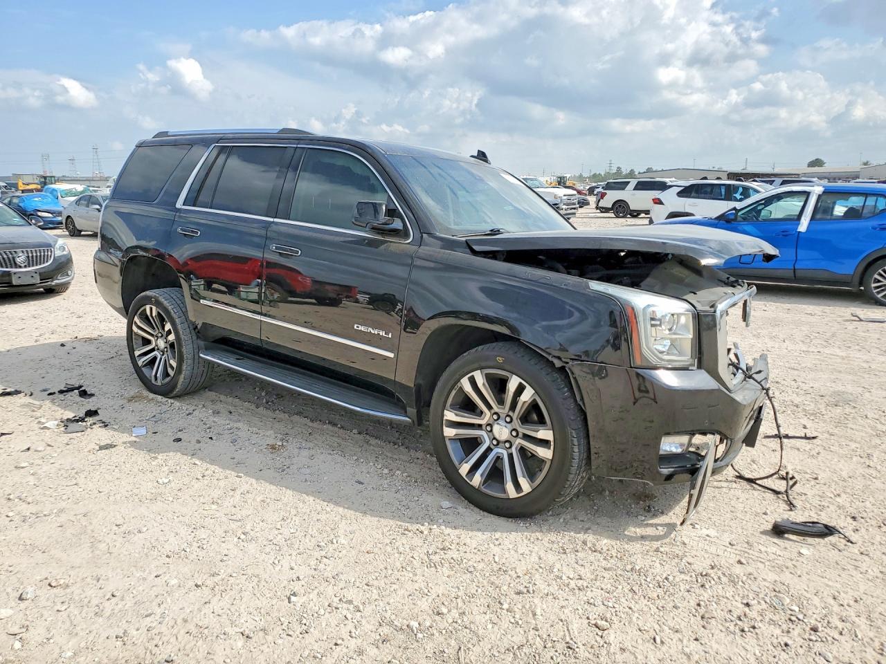 2017 GMC Yukon Denali - Image 4