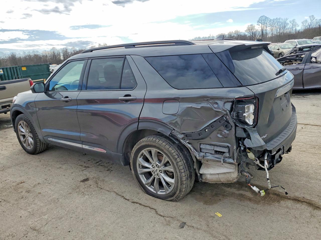 2020 Ford Explorer Xlt - Фото 2