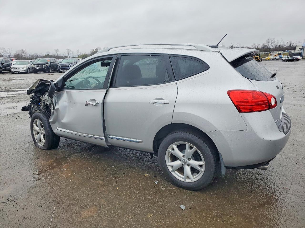 2011 Nissan Rogue S - Image 2