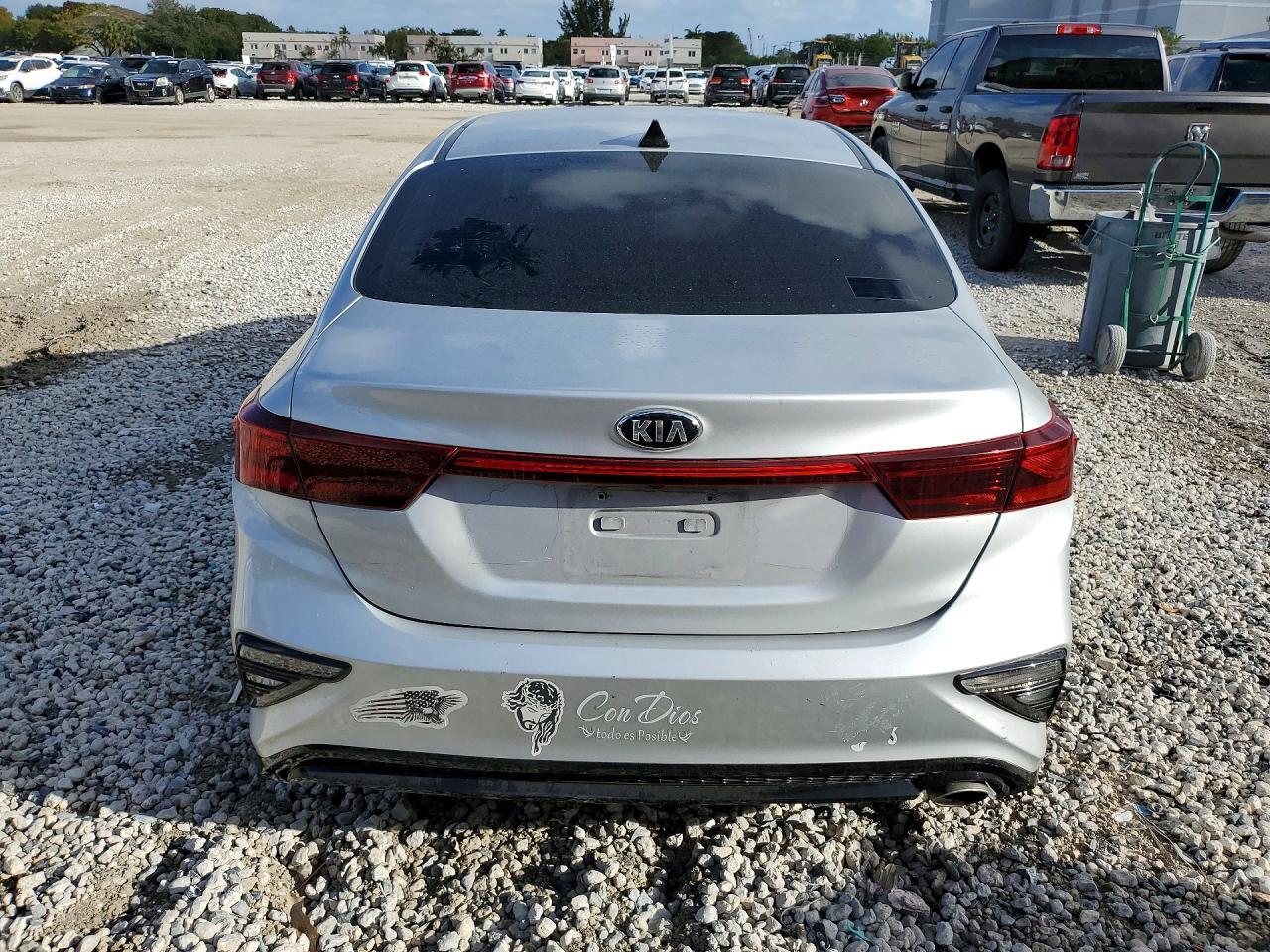 2021 Kia Forte Lxs - Image 6