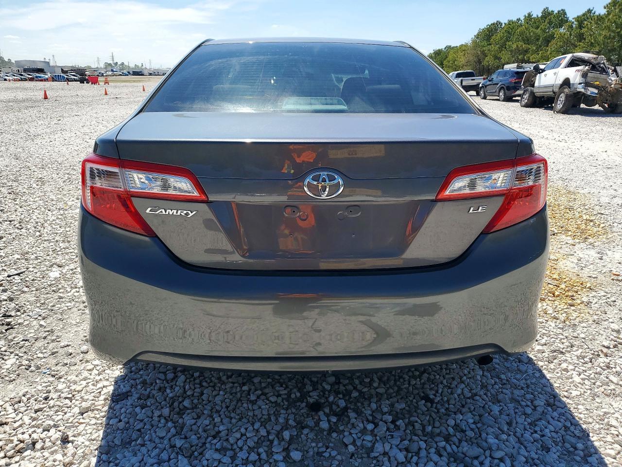 2012 Toyota Camry Le - Фото 6