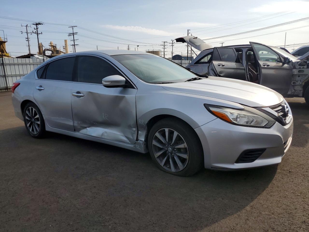 2017 Nissan Altima 2.5 Sl - Image 4