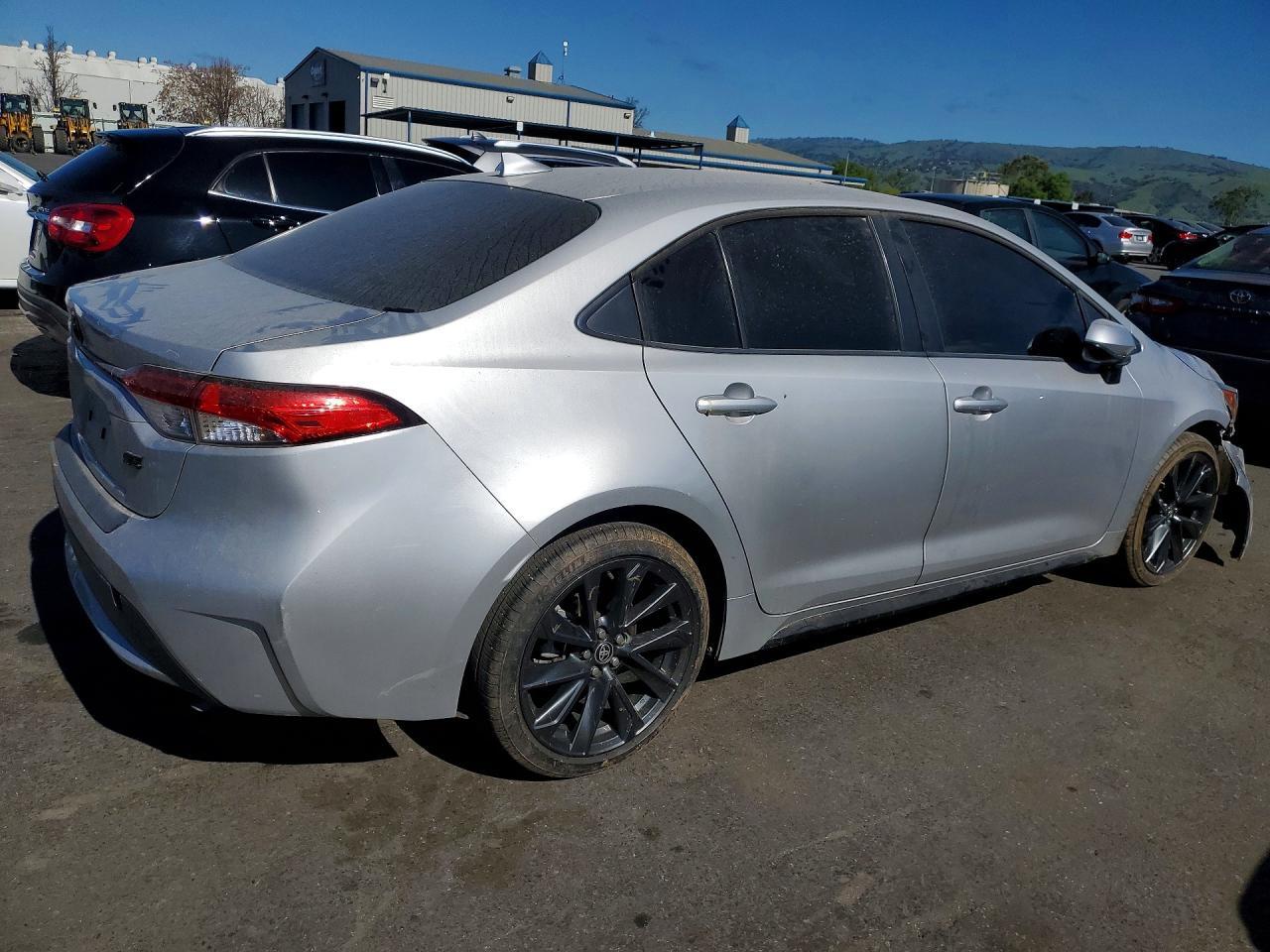 2021 Toyota Corolla Le - Фото 3