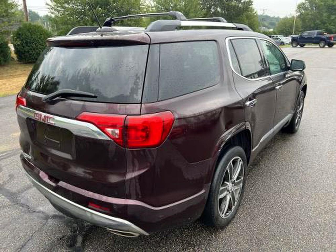 2017 GMC Acadia Denali - Image 4