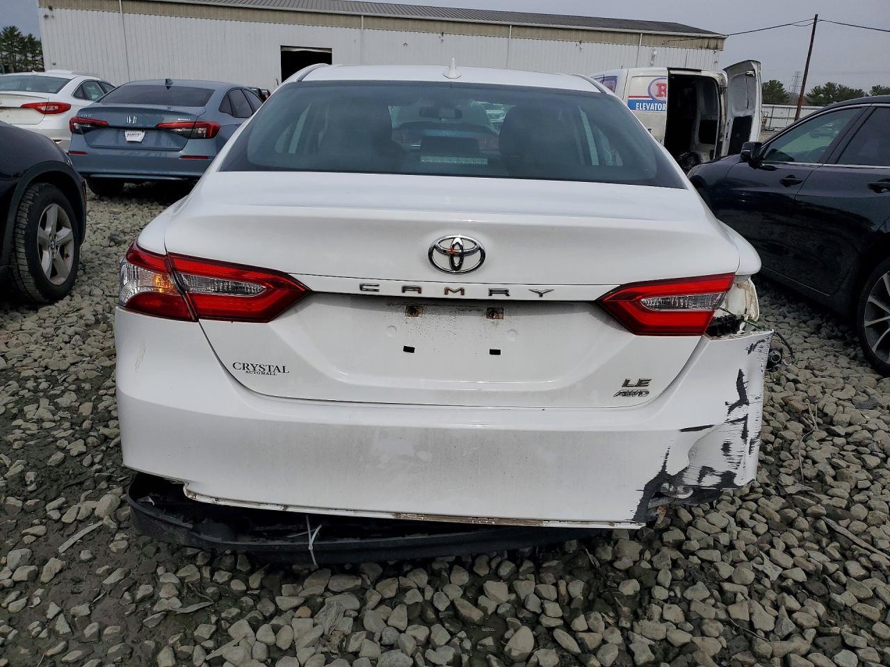 2020 Toyota Camry Le - Фото 6