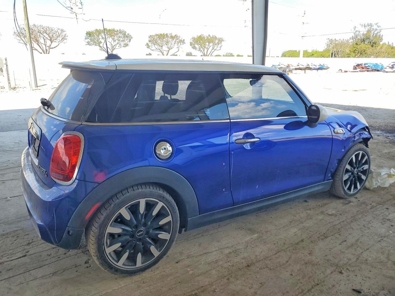 2019 Mini Cooper S - Image 3