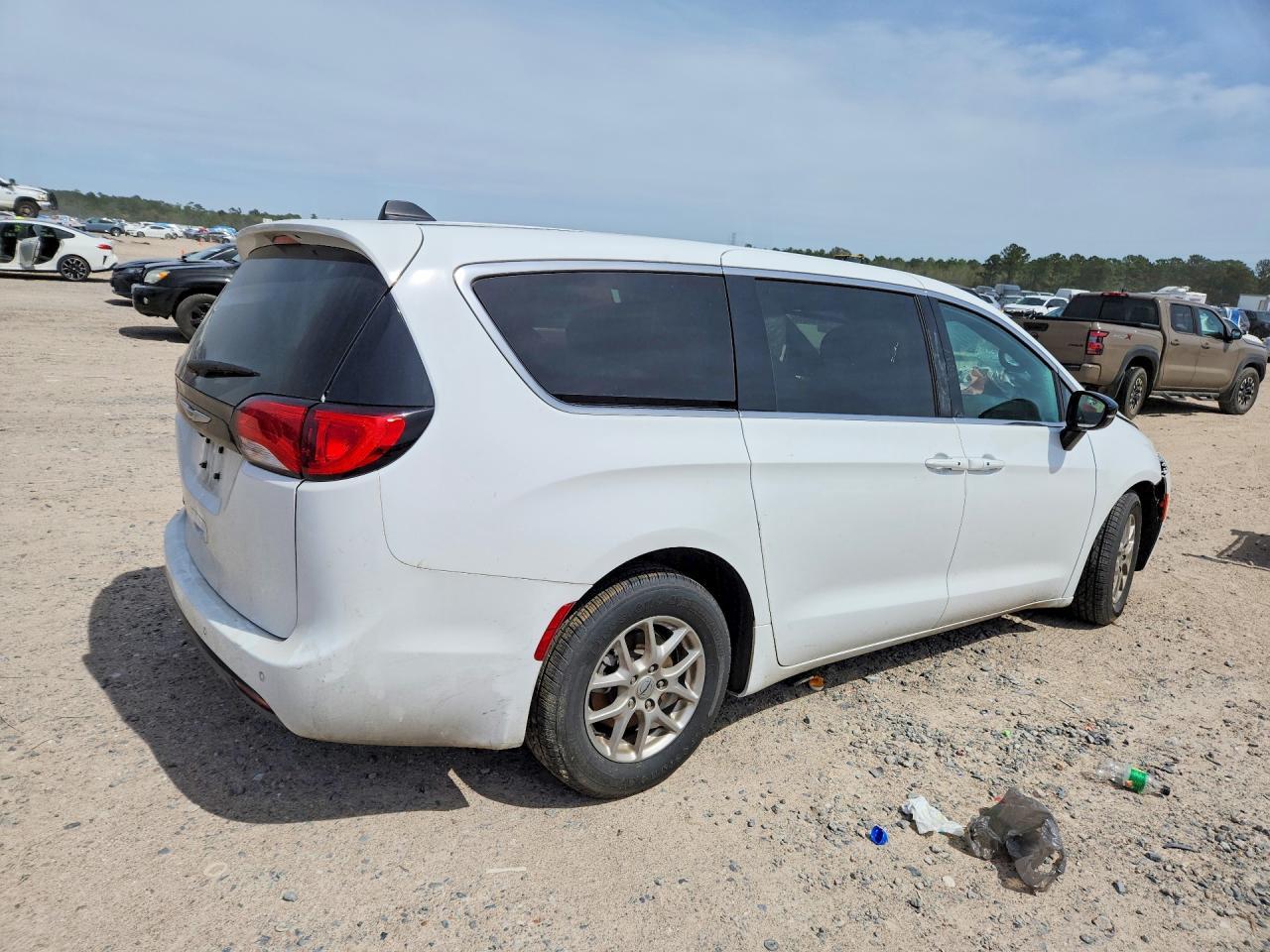 2025 Chrysler Voyager Lx - Image 3