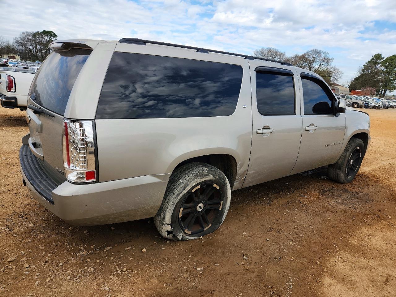 2008 Chevrolet Suburban C1500 Ls - Image 3