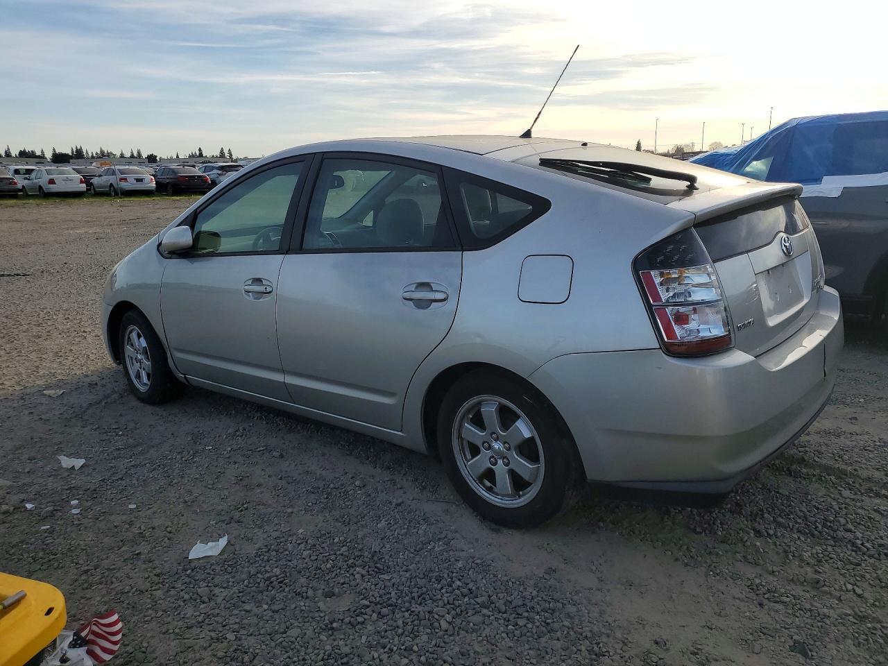 2004 Toyota Prius Base - Фото 2