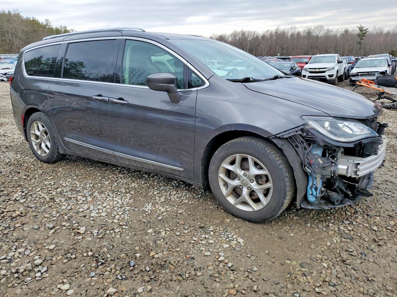 2019 Chrysler Pacifica - Image 4