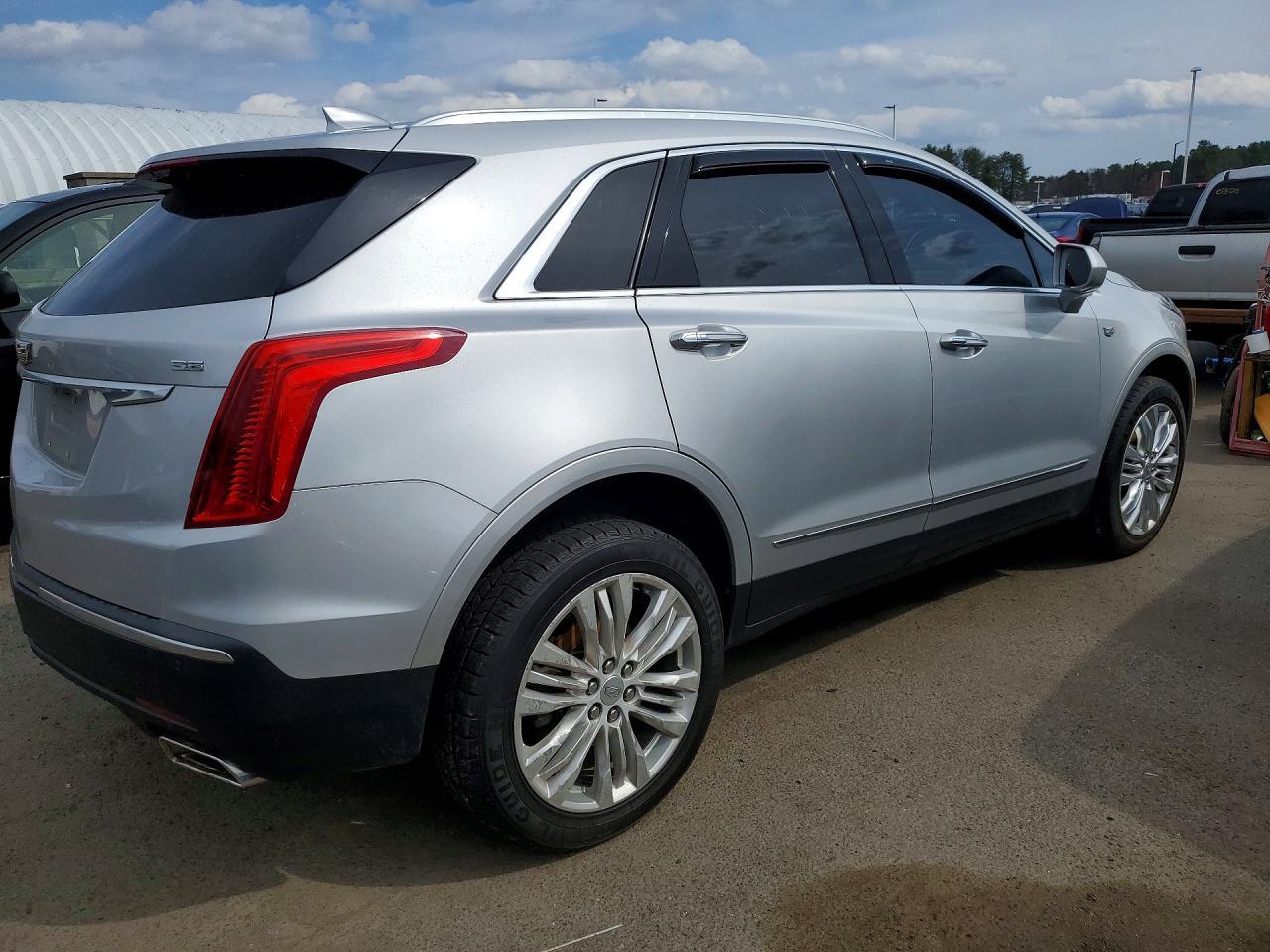 2018 Cadillac Xt5 Premium Luxury - Image 3