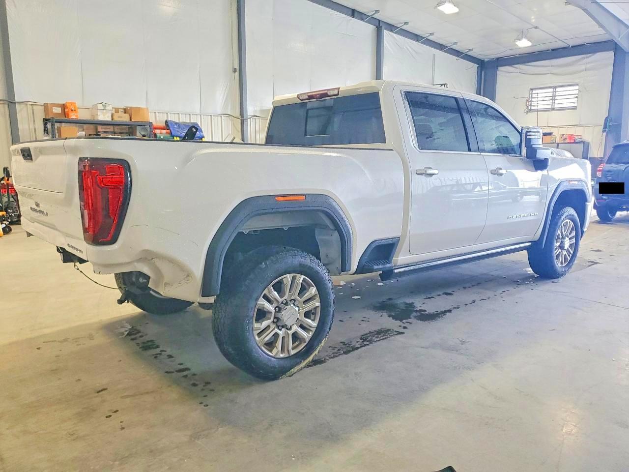 2023 GMC Sierra - Image 3