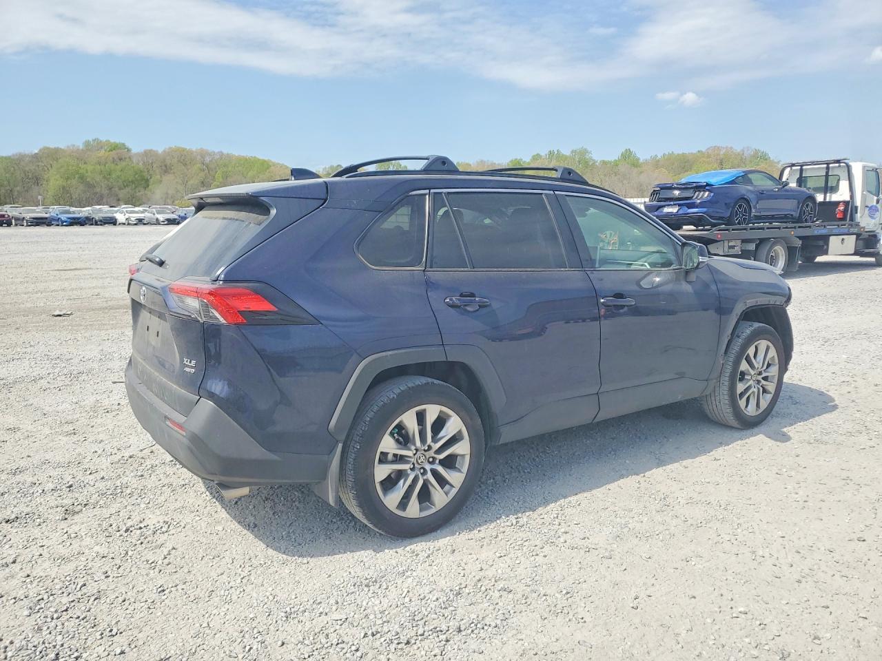 2025 Toyota Rav4 Xle Premium - Image 3
