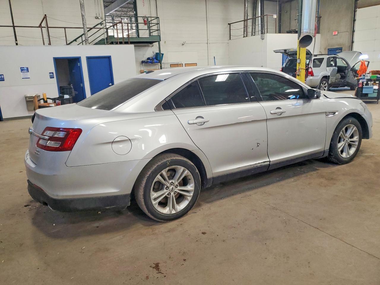 2016 Ford Taurus Se - Фото 3