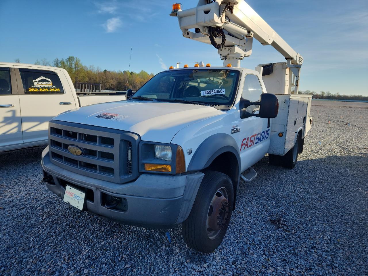 2005 Ford F450 Super - Bucket Truck