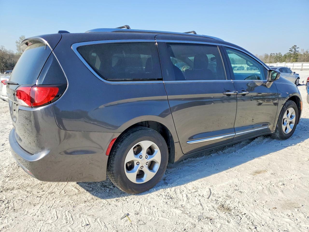2017 Chrysler Pacifica Touring L Plus - Image 3