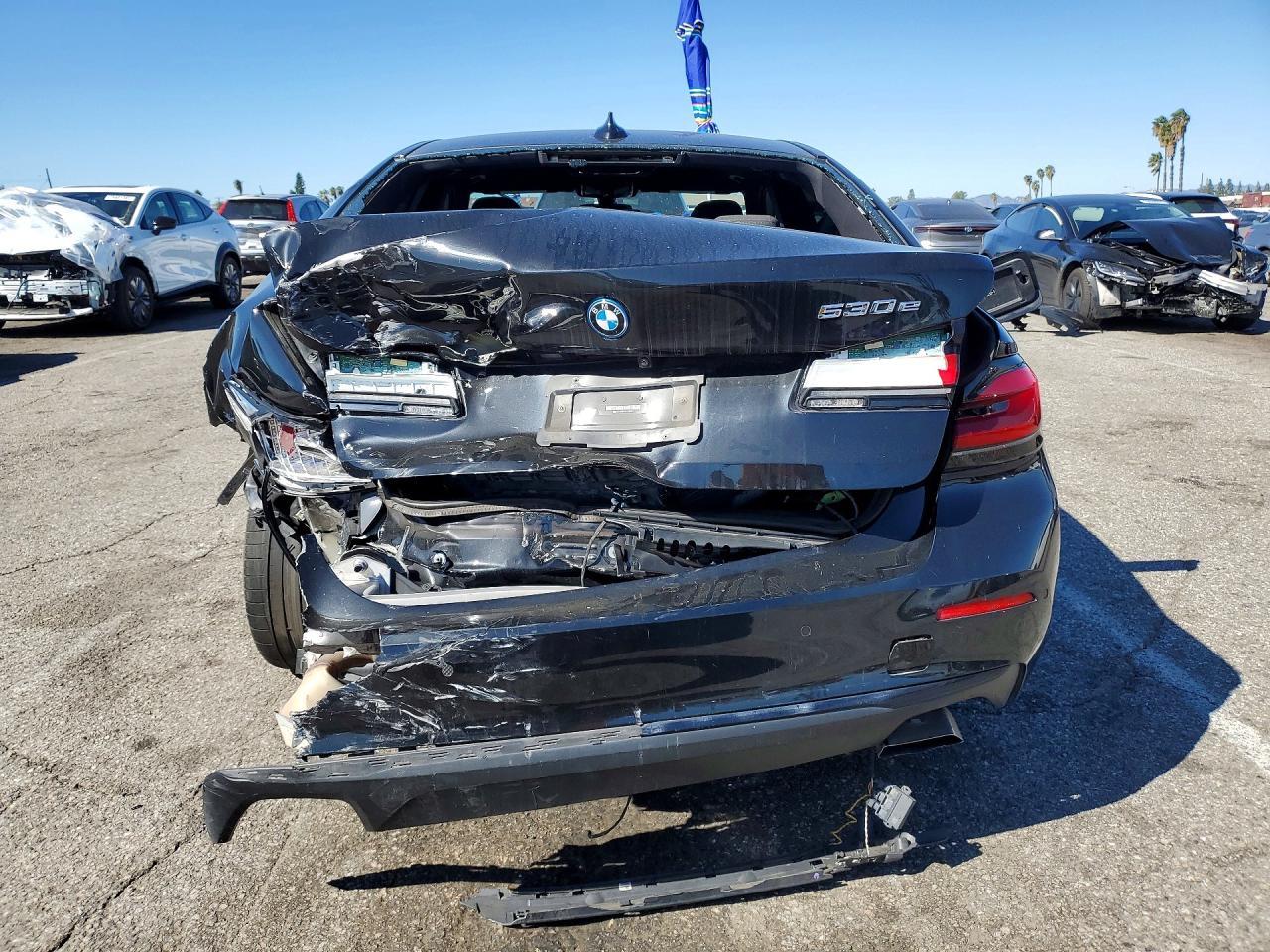 2022 BMW 530E - Фото 6
