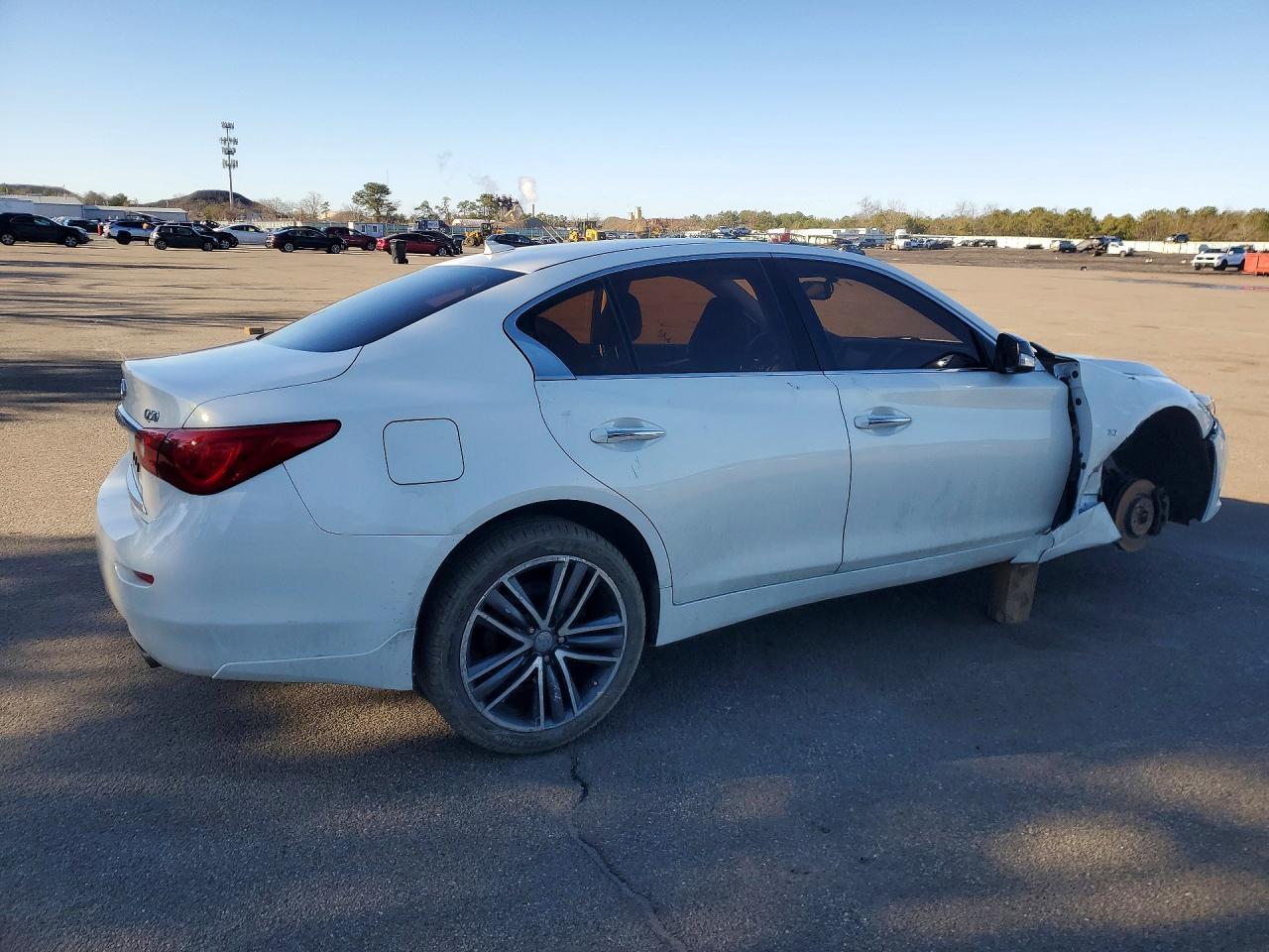 2015 Infiniti Q50 Premium - Image 3