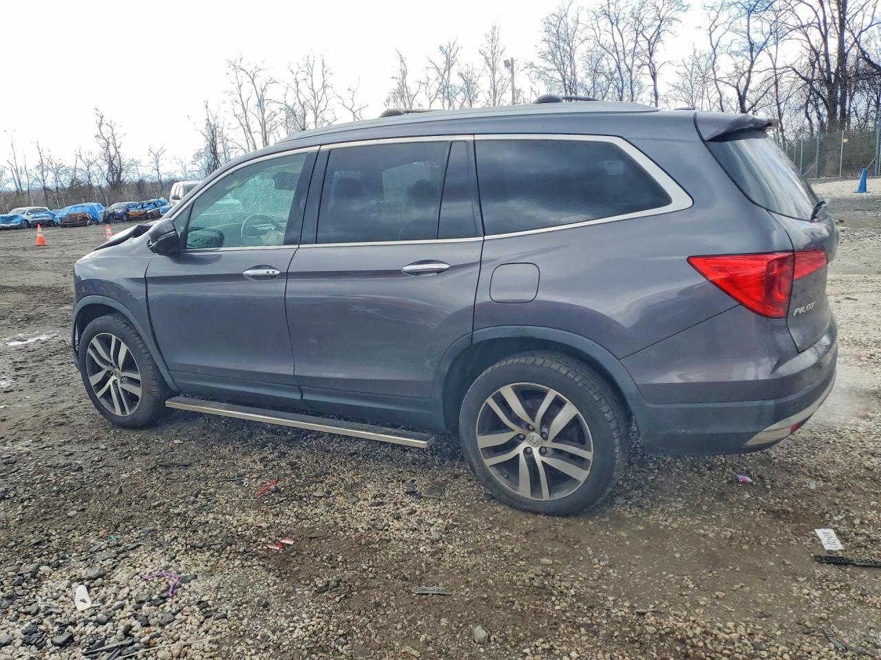 2016 Honda Pilot Elite - Фото 2