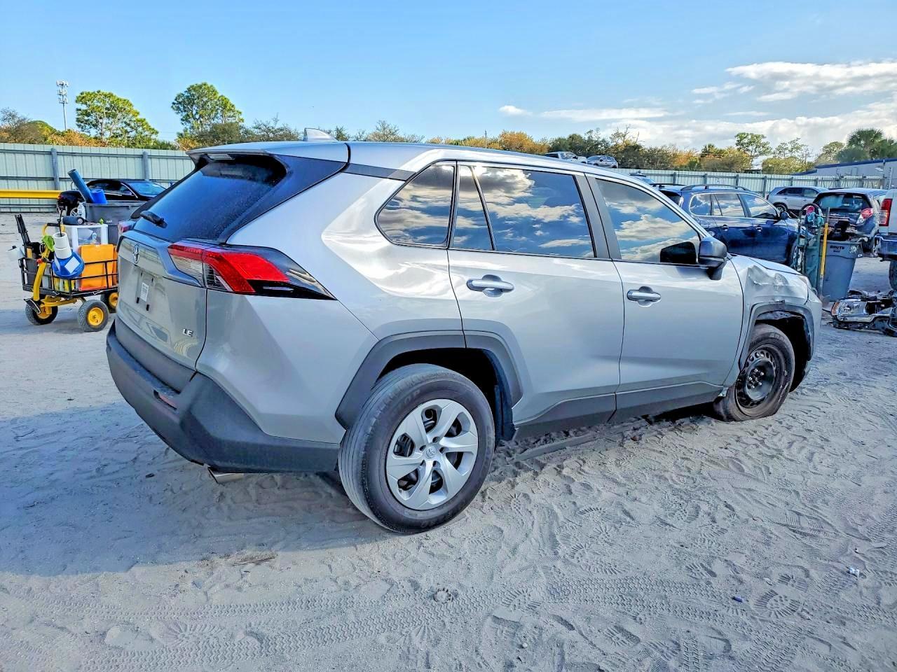 2025 Toyota Rav4 Le - Фото 3