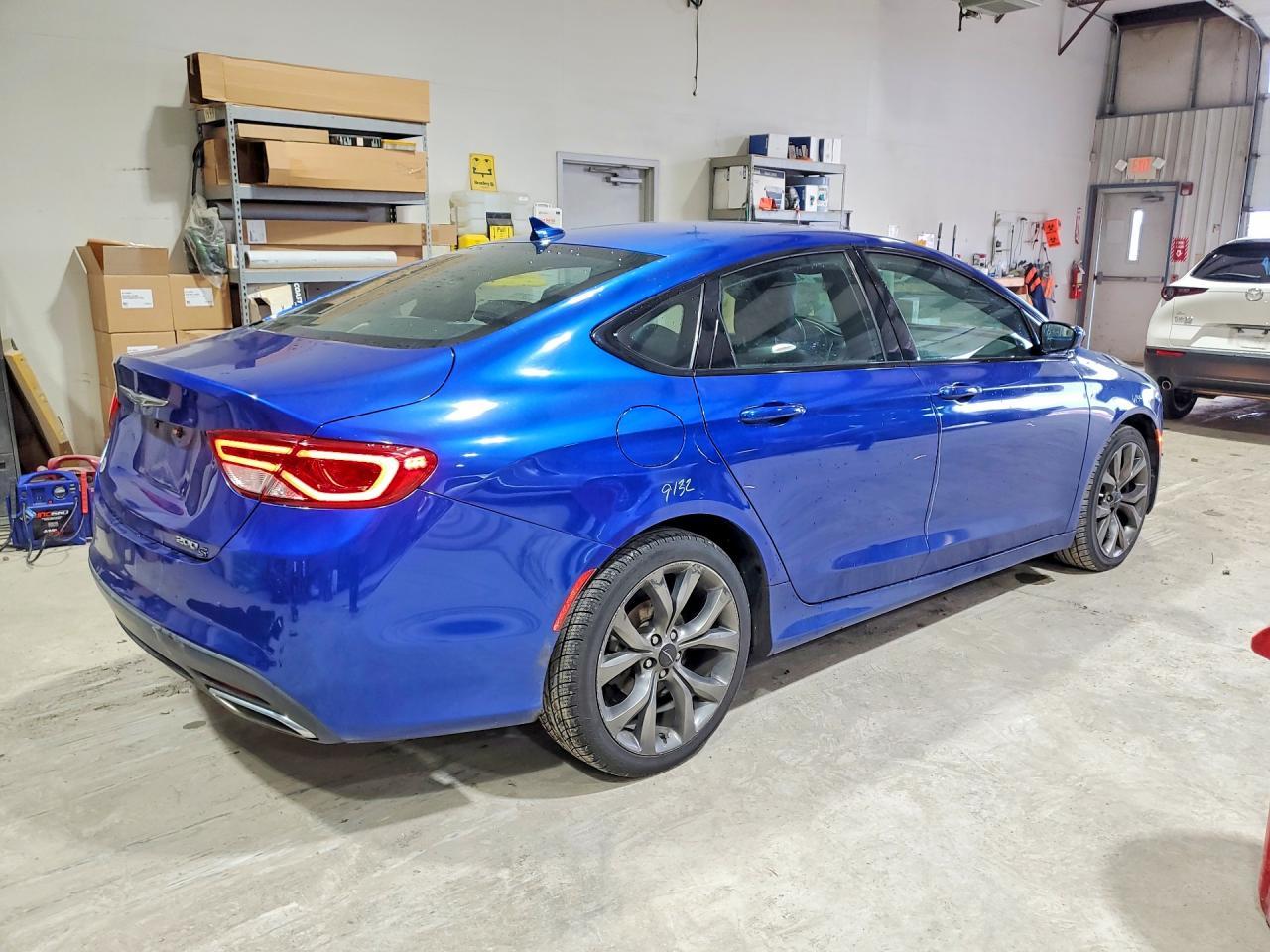 2016 Chrysler 200 S - Фото 3
