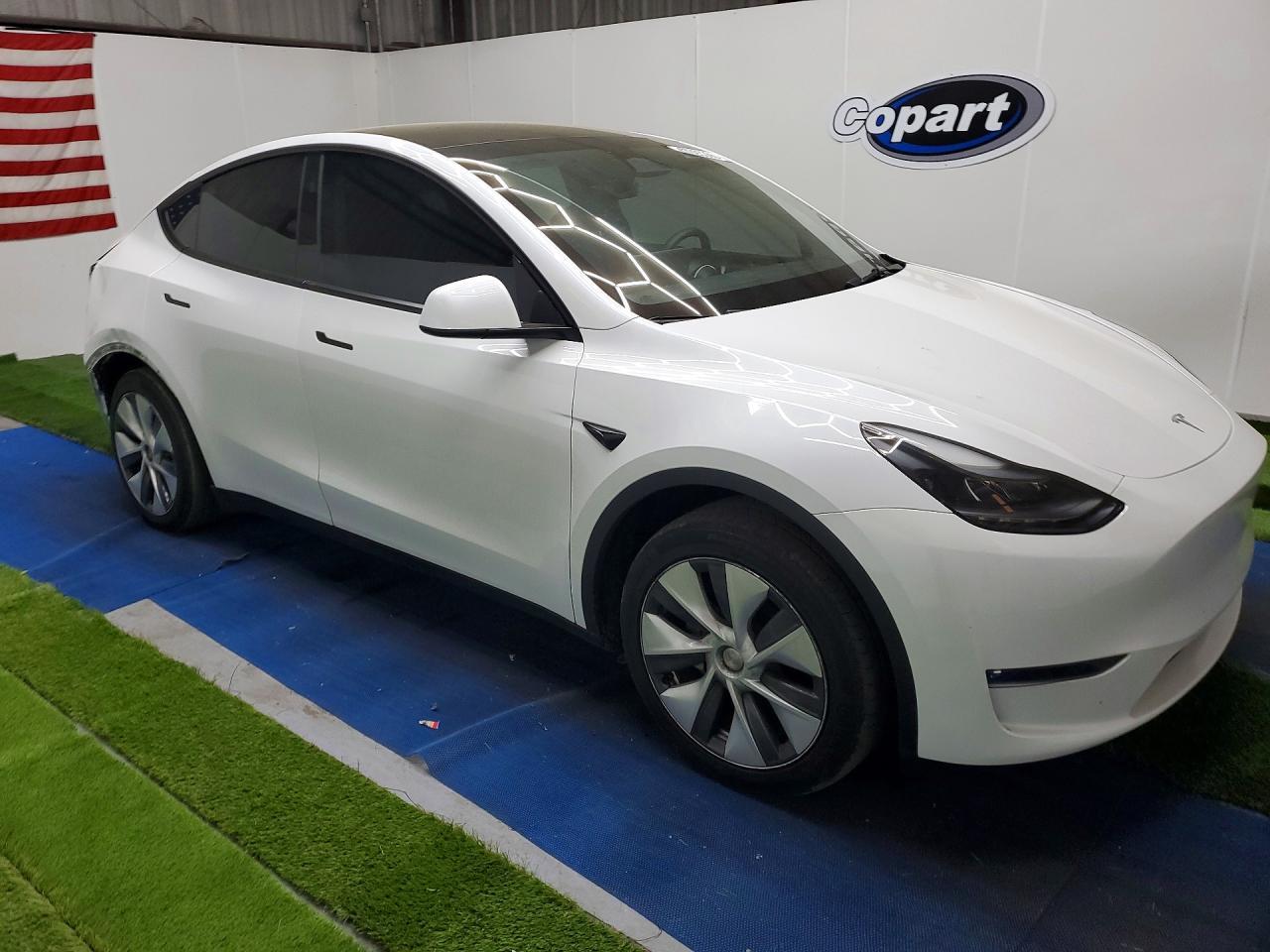 2023 Tesla Model Y - Image 4