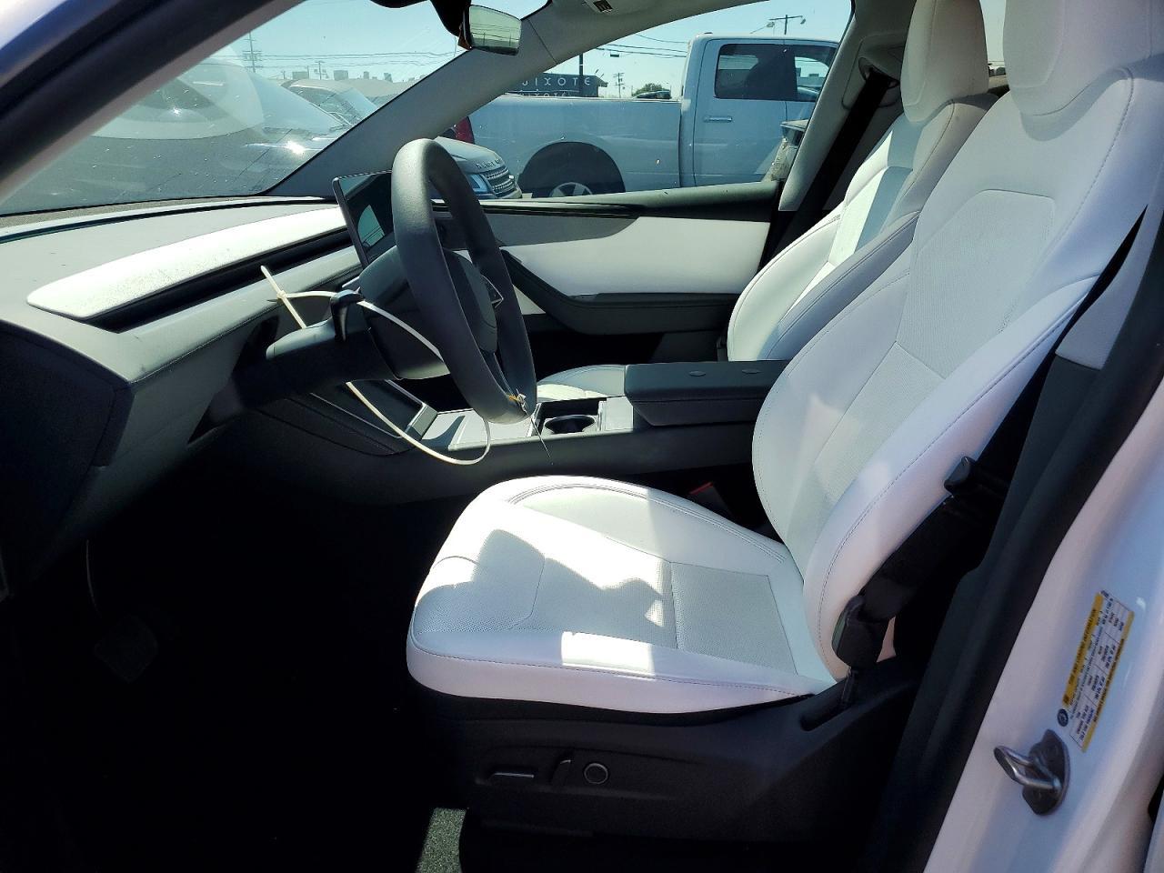 2026 Tesla Model Y - Фото 7