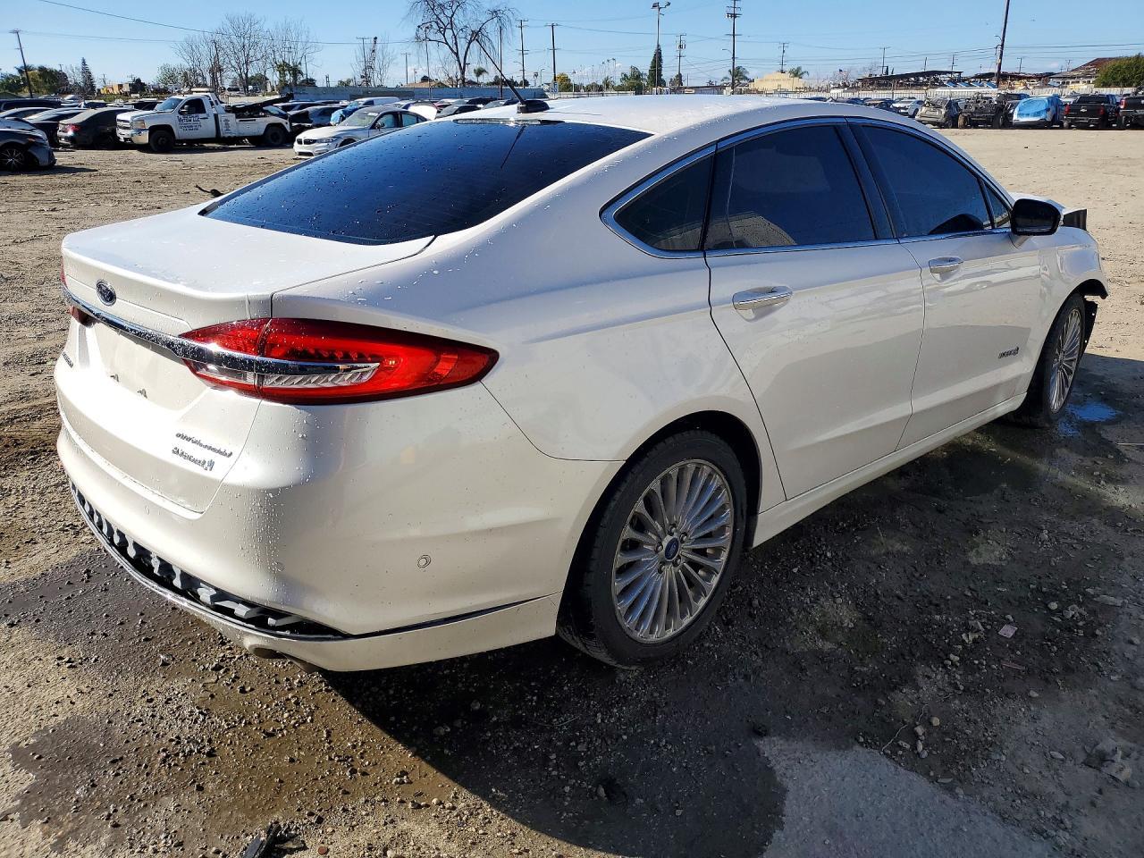 2014 Ford Fusion Titanium Hev - Image 3