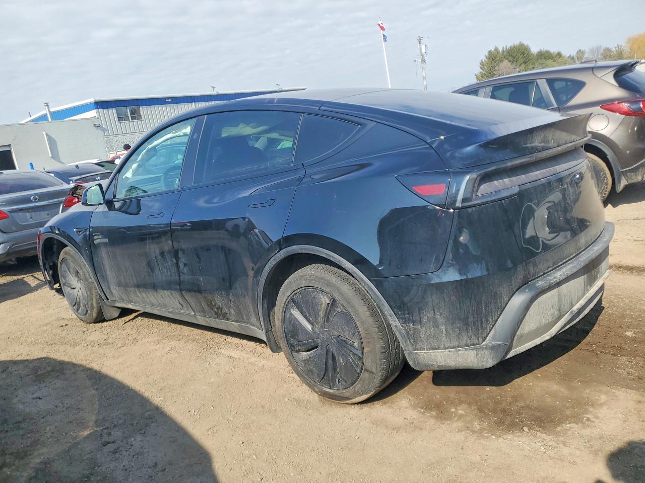 2026 Tesla Model Y - Фото 2