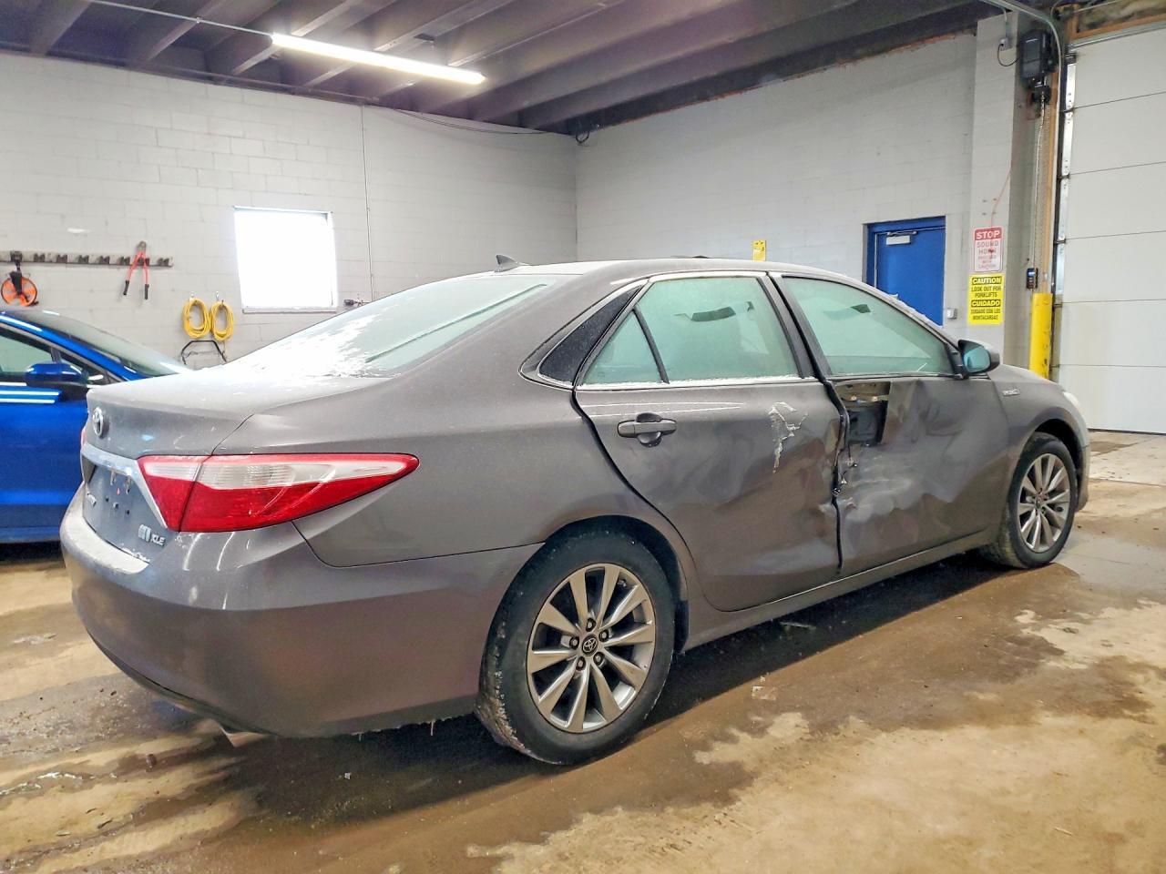 2017 Toyota Camry Hybrid - Фото 3