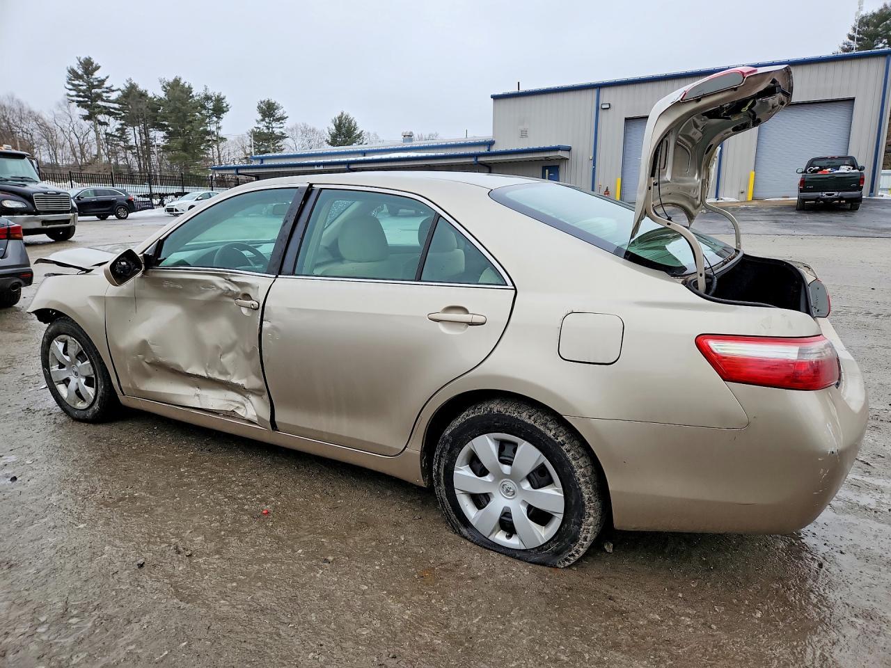 2008 Toyota Camry Le - Фото 2