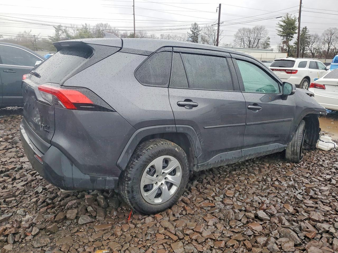 2022 Toyota Rav4 Le - Image 3