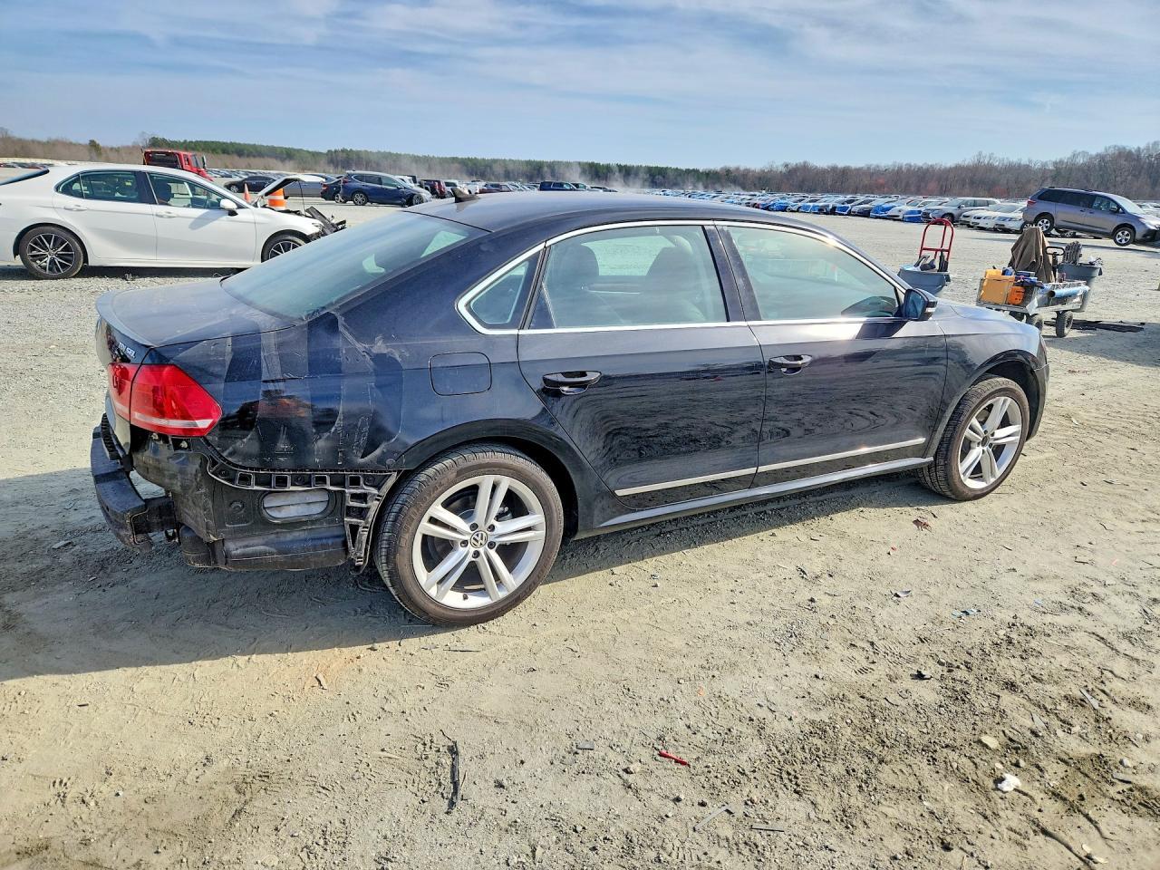 2013 Volkswagen Passat Sel - Фото 3