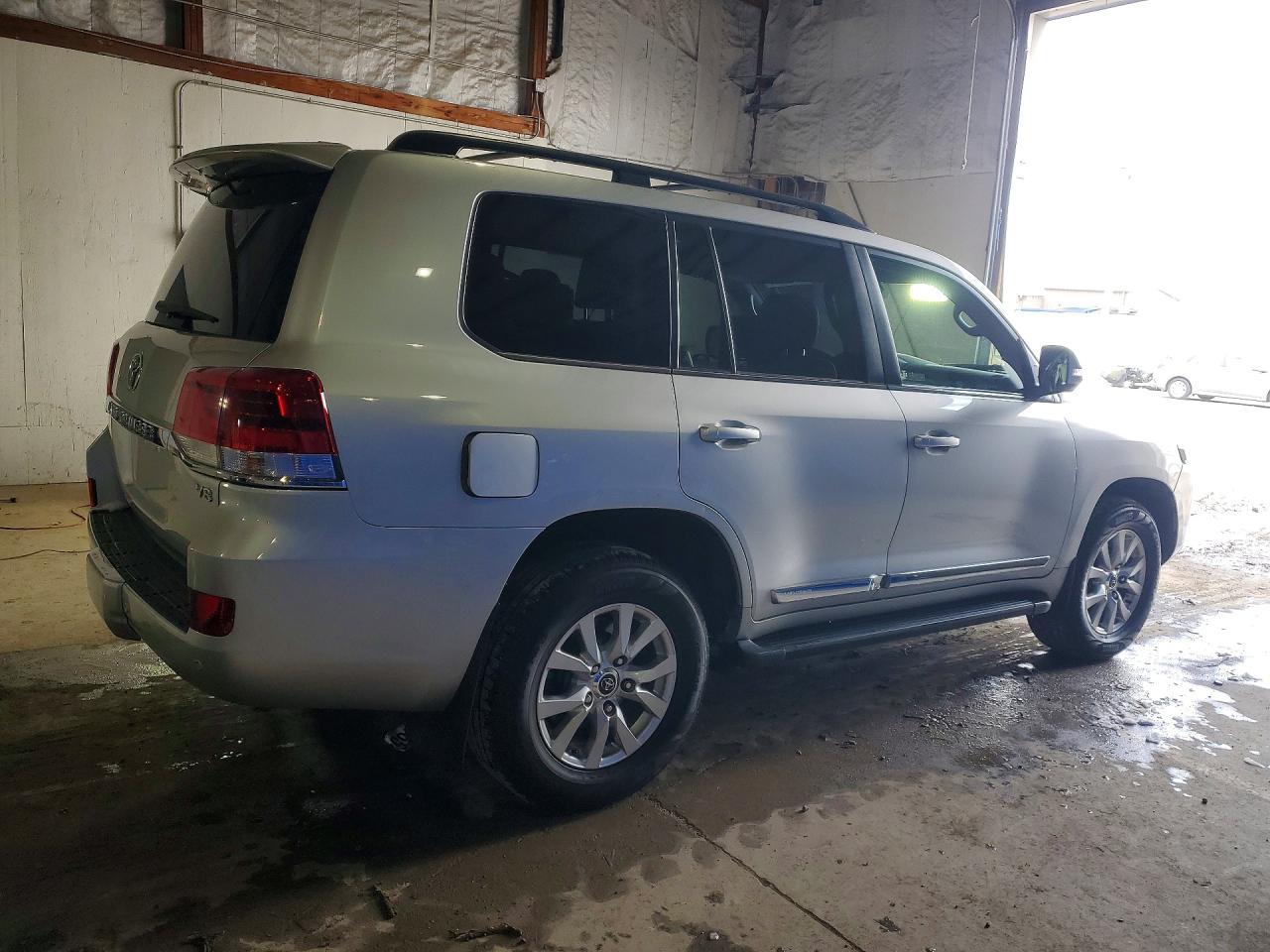 2016 Toyota Land Cruiser Base - Фото 3