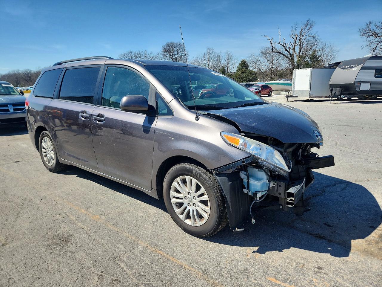 2014 Toyota Sienna Xle 8-Passenger - Фото 4