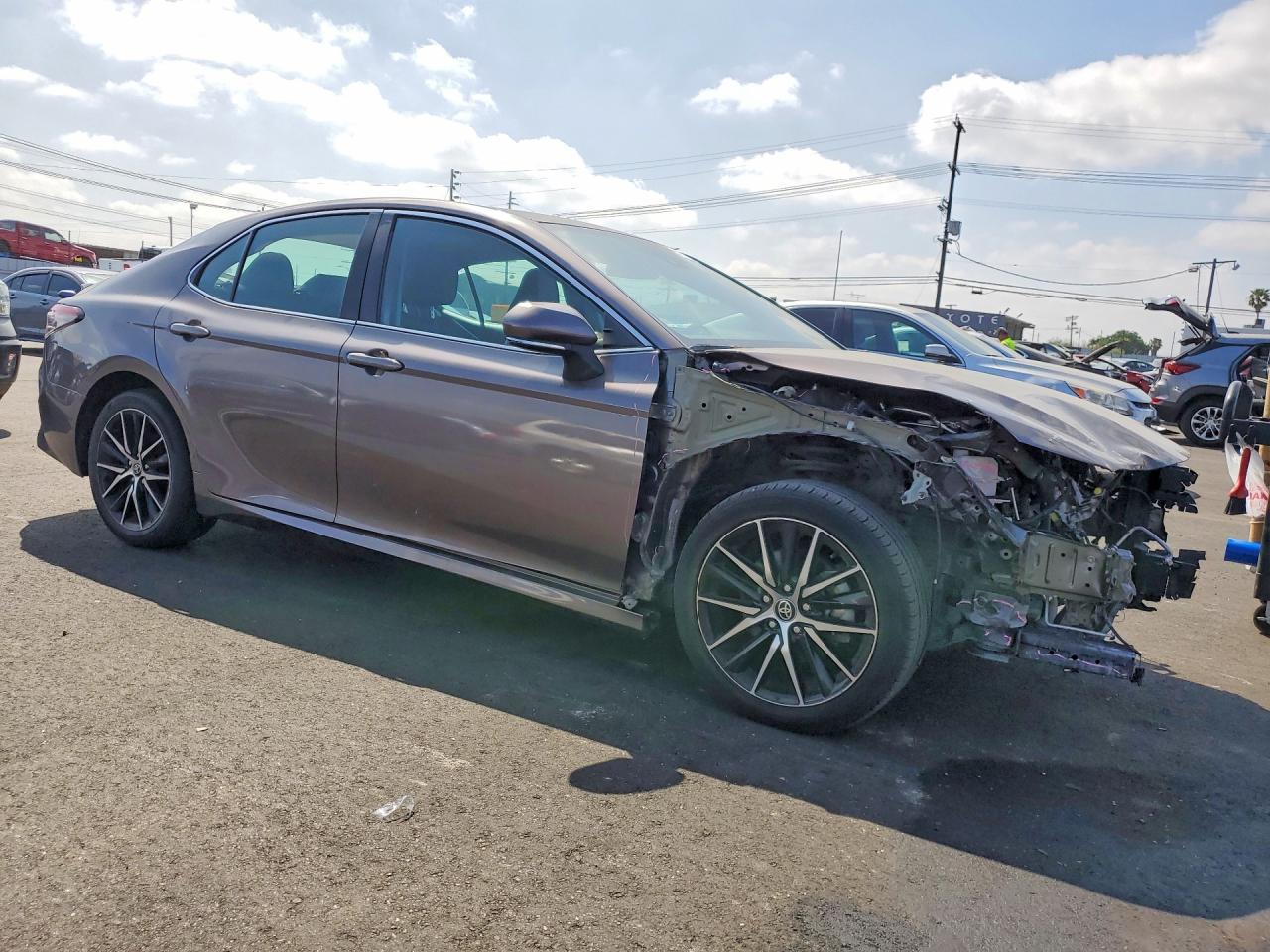 2022 Toyota Camry Se - Фото 4