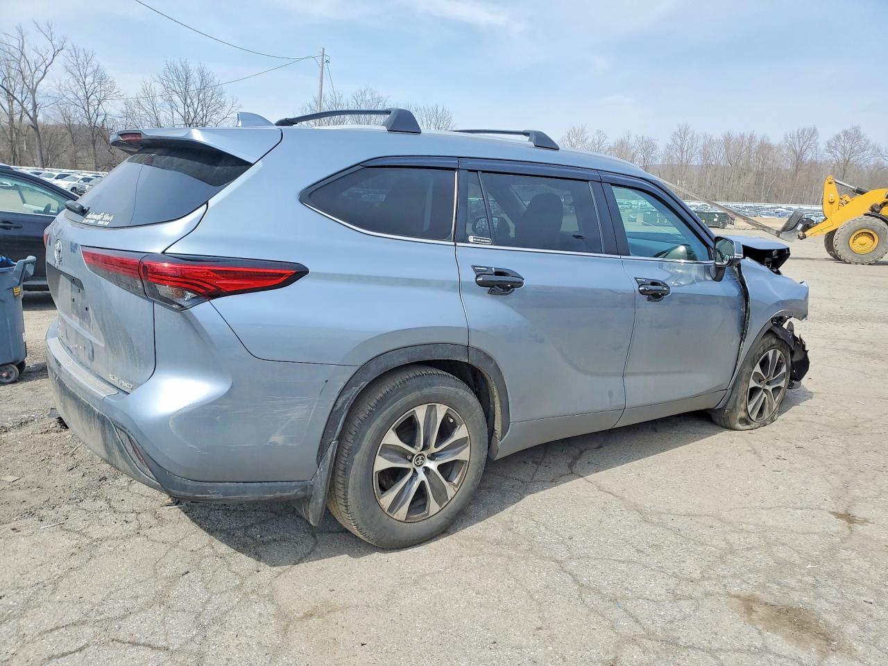 2023 Toyota Highlander L - Image 3