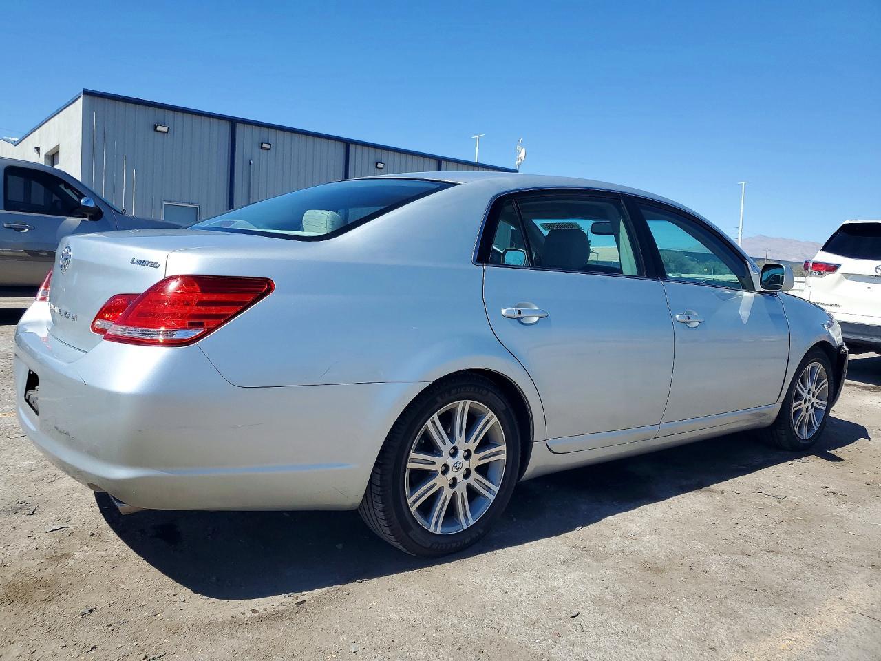 2006 Toyota Avalon Limited - Image 3