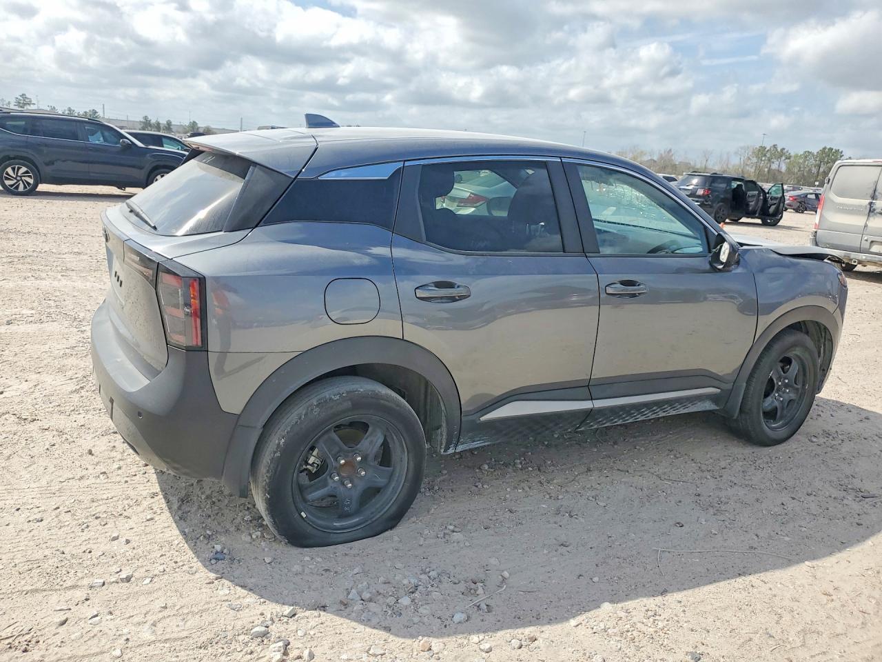 2025 Nissan Kicks Sv - Image 3