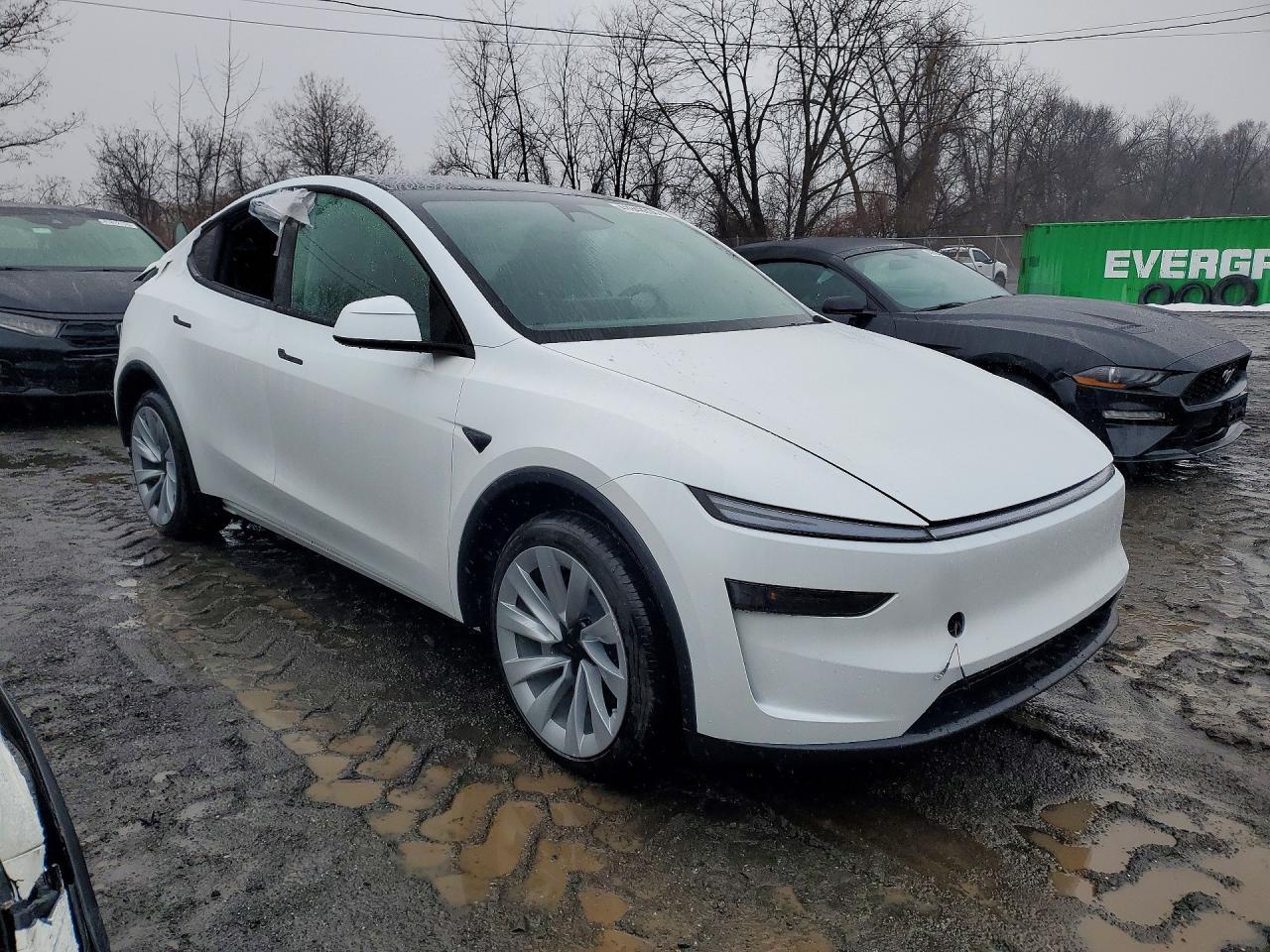 2026 Tesla Model Y - Фото 4