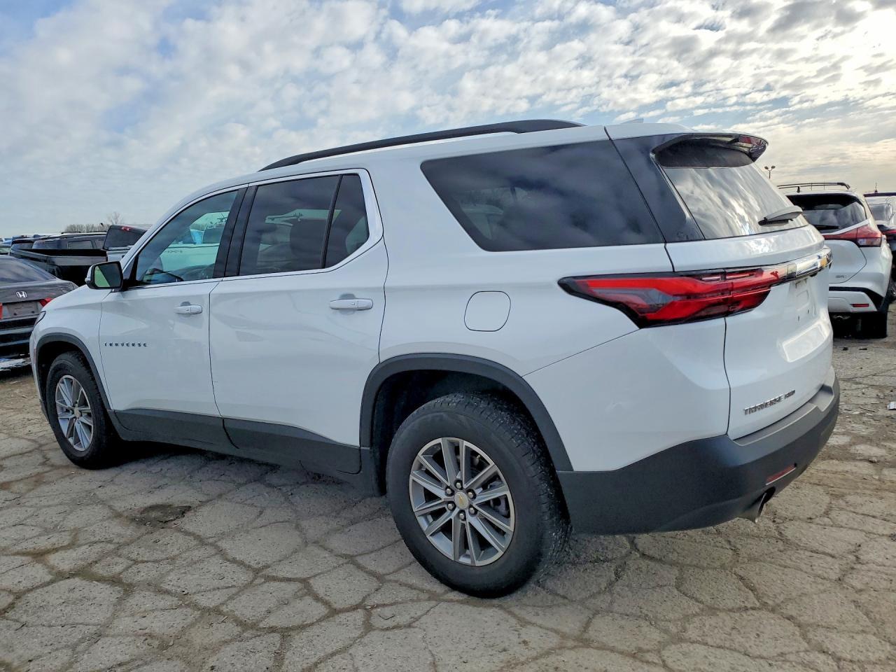 2023 Chevrolet Traverse Lt - Фото 2