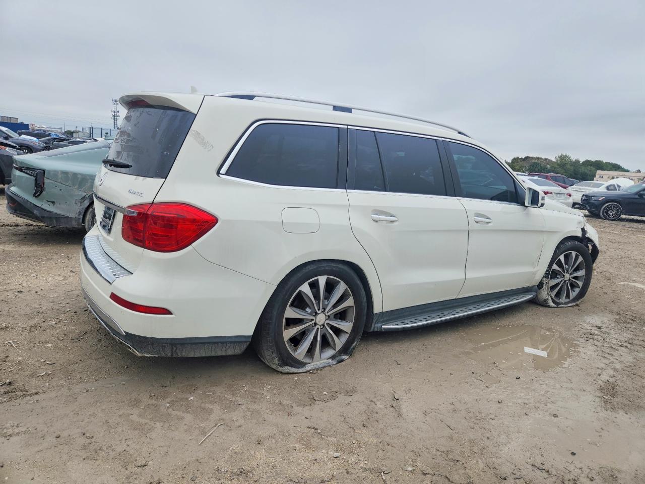 2013 Mercedes-Benz Gl 450 4Matic - Image 3