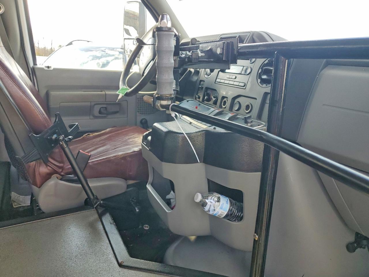 2019 Ford Econoline E350 Super Duty Cutaway Van - Фото 5