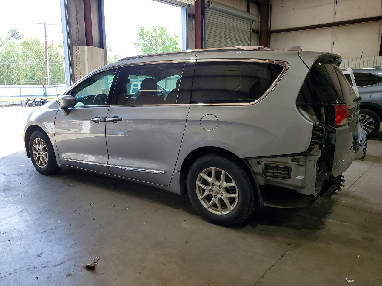 2020 Chrysler Pacifica Touring L - Image 2