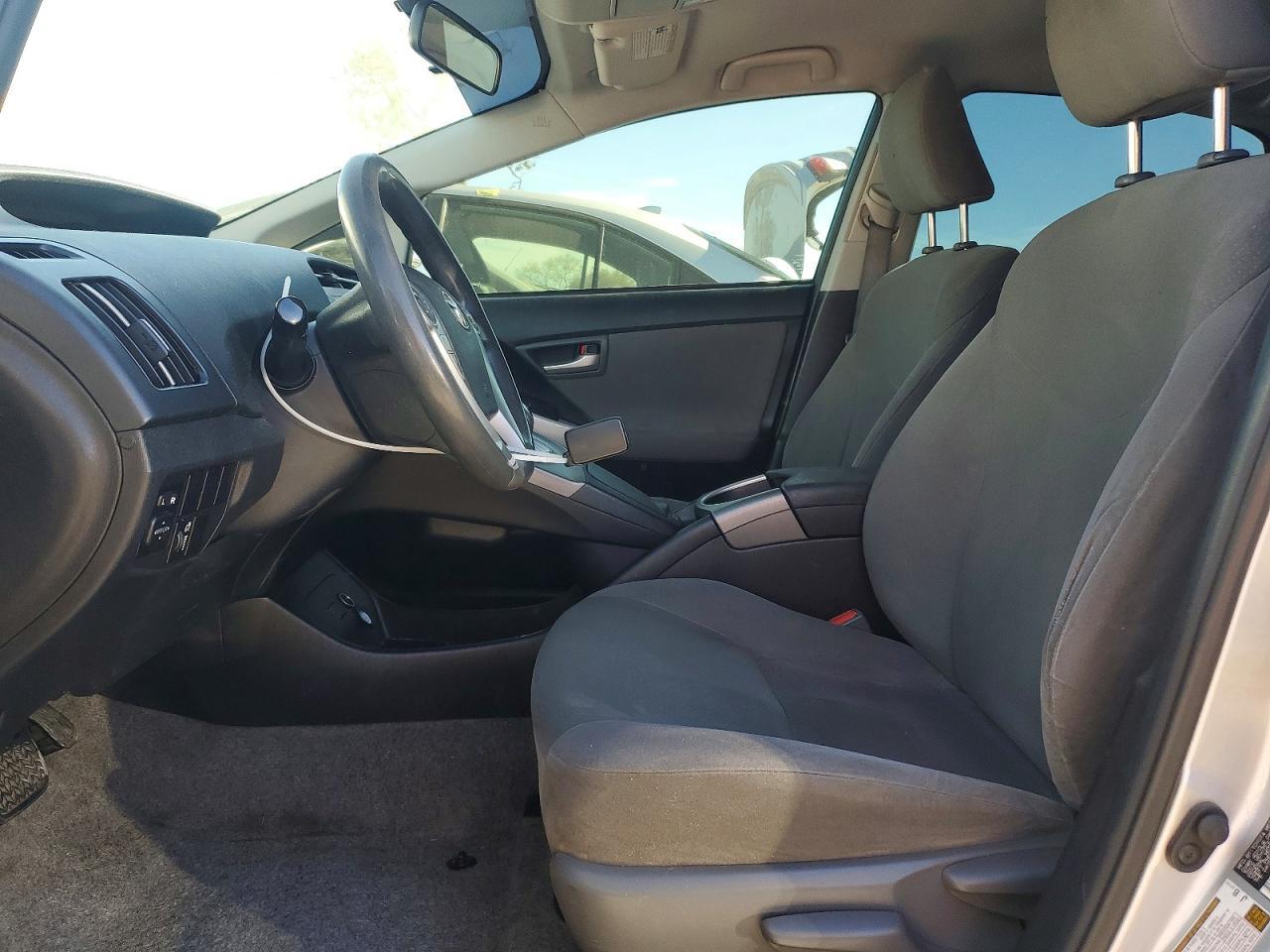 2015 Toyota Prius Two - Фото 7